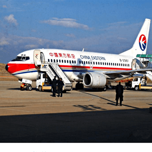 迪庆香格里拉机场快运航空快运业稳步发展的原因是什么？